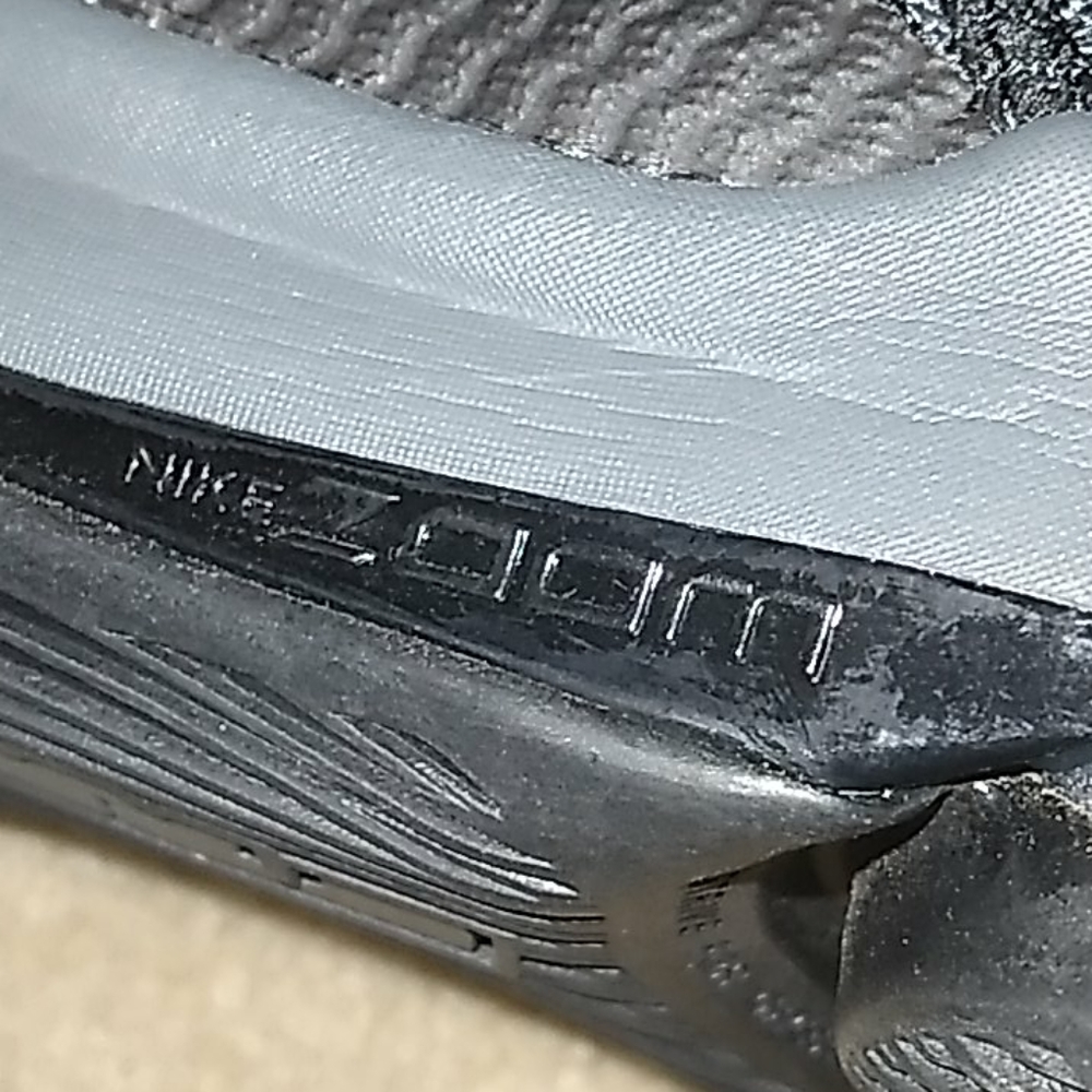 Lebron witness 4 shoes, clothing, and 3 ps4 games - Picture 12 of 12